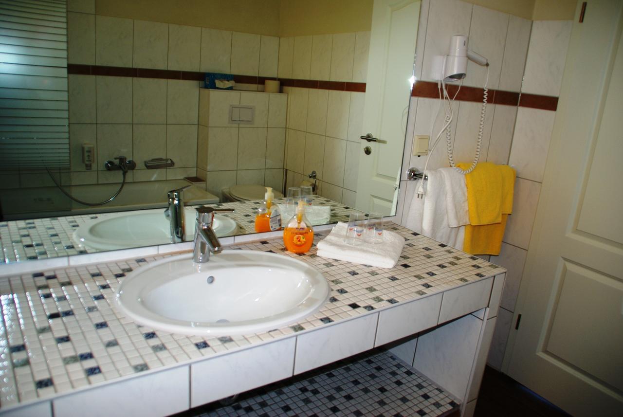 Landhotel Heidekrug Dohma Ruang foto